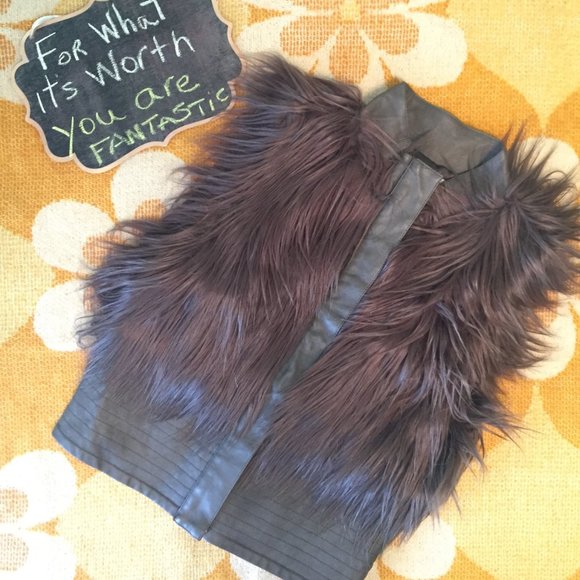 61-UR UnIQUe❤️~ Chelsea & Violet Faux Leather & Fur Vest - Picture 3 of 4